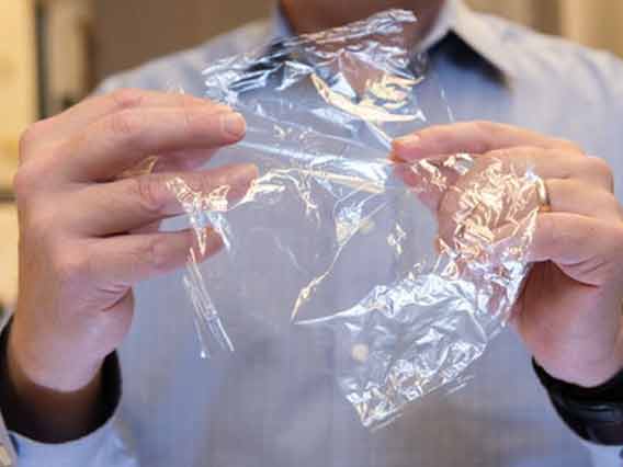 包裝袋的升級創(chuàng)新：科學家用木材廢料和蟹殼生產環(huán)保食品包裝袋